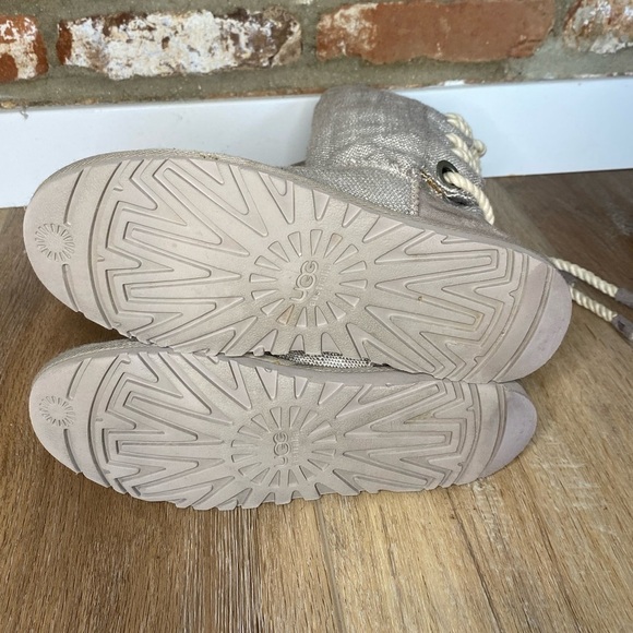 UGG Boots Heirloom Lace Up Boots size 7 - Picture 13 of 14